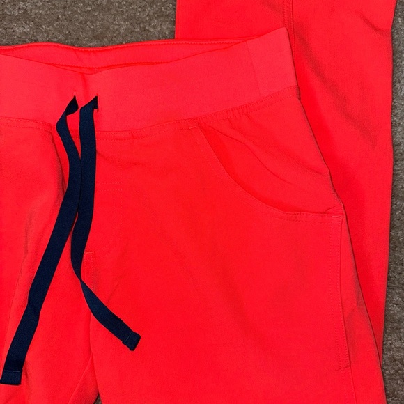 Figs Fiery Coral Limited Edition - Picture 3 of 4